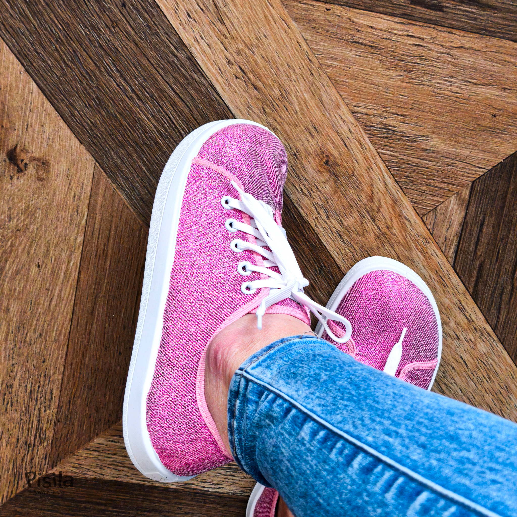 Sädelevad roosad tennised laiale jalale