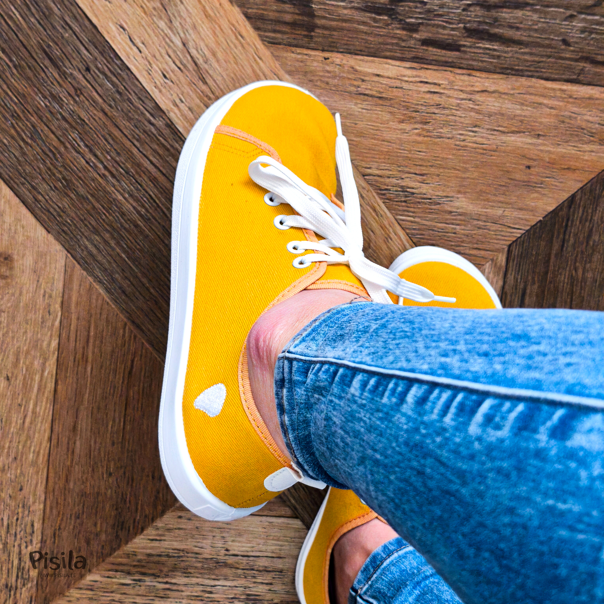 Sinepitooni kollased tennised