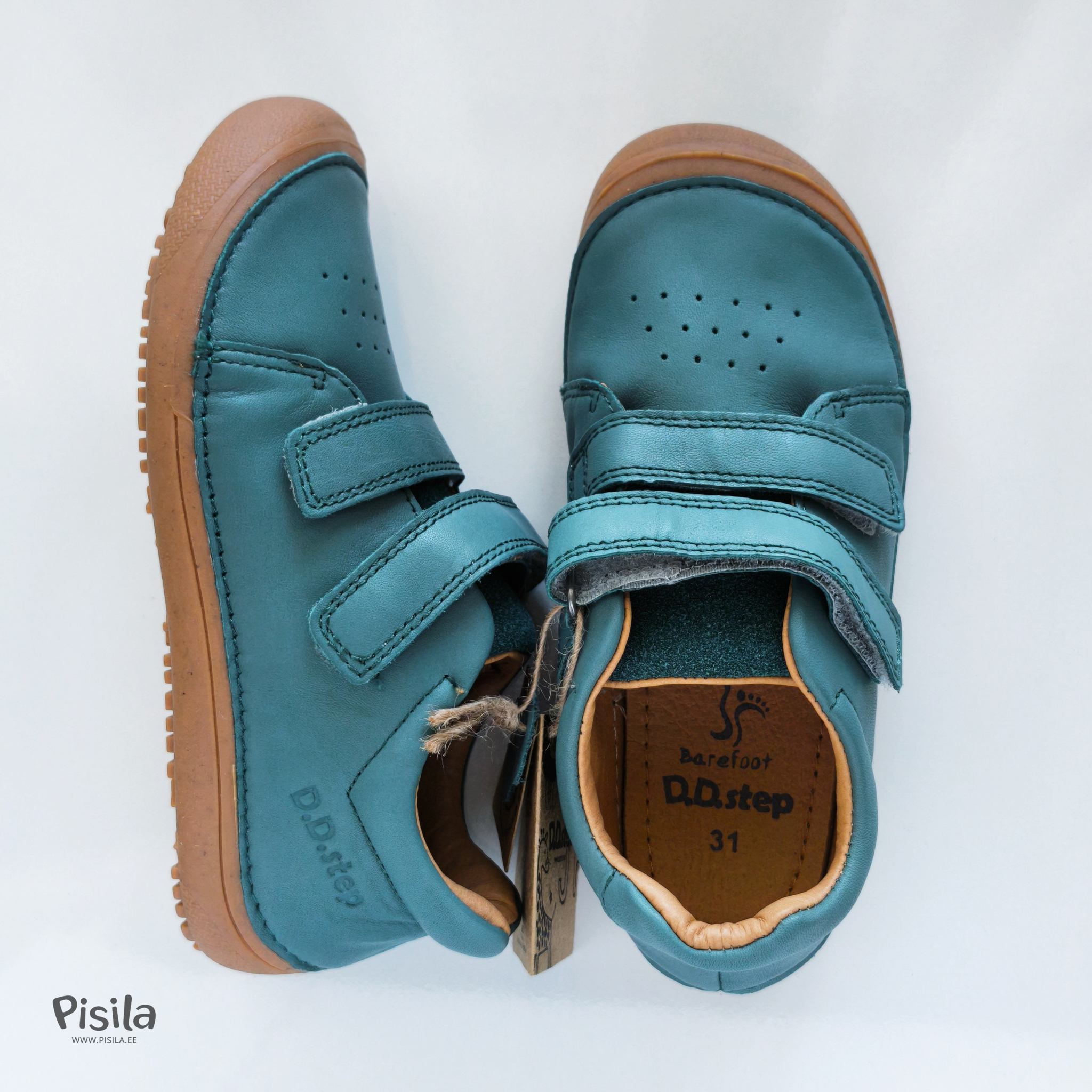 Nahast barefoot tossud poisile