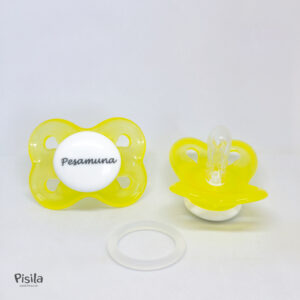 Enneaegse beebi lutt kirjaga "Pesamuna"