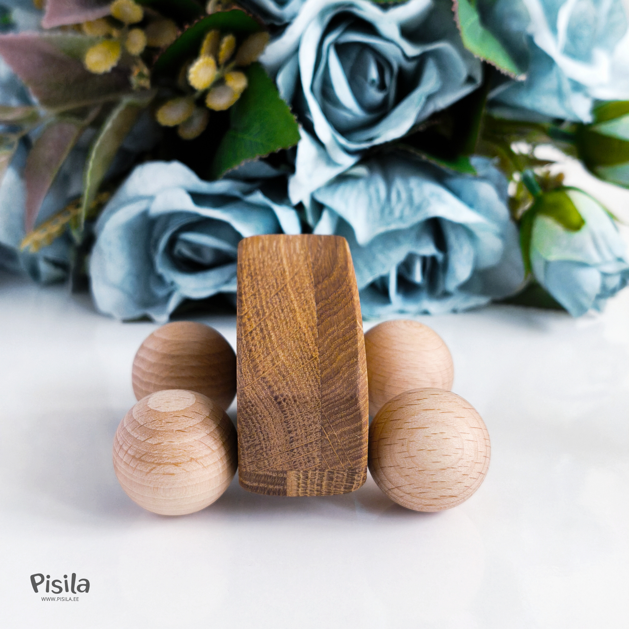 Vahva ja efektne puidust auto väikesele masinate armastajale