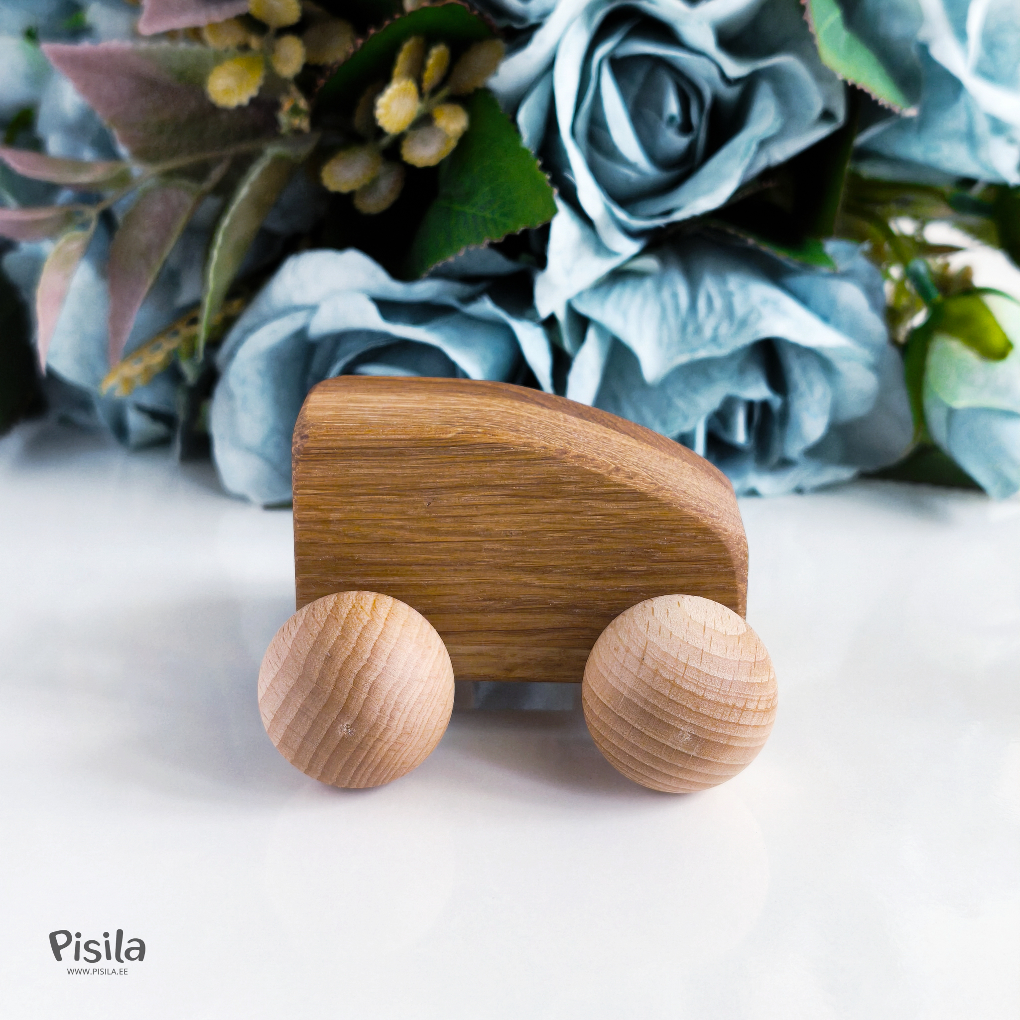 Puidust käsitöö auto